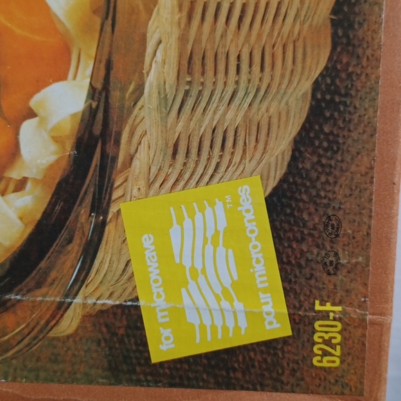 Vintage Pyrex Fireside Naturals Casserole Dish in Wicker Basket- NEW - Picture 2 of 8